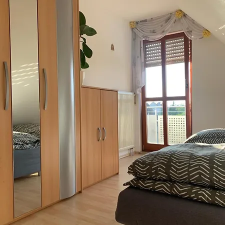 Kleines Dachzimmer Mit Balkon Feucht Exterior photo