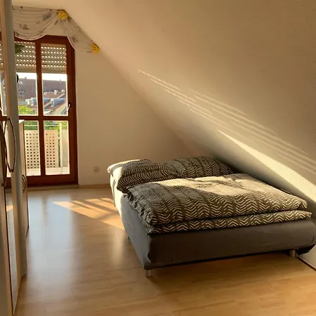 Kleines Dachzimmer Mit Balkon Feucht Exterior photo