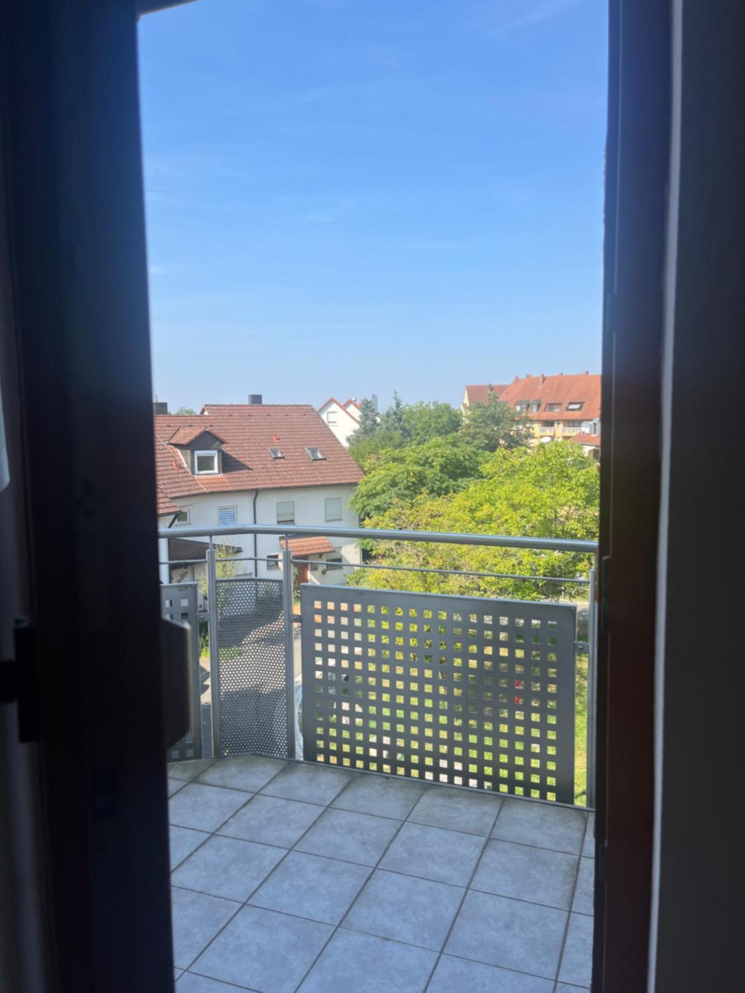 Homestay Kleines Dachzimmer Mit Balkon Feucht