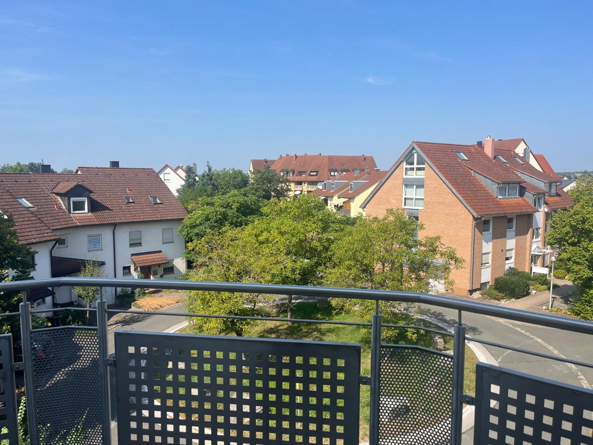 Kleines Dachzimmer Mit Balkon * Feucht