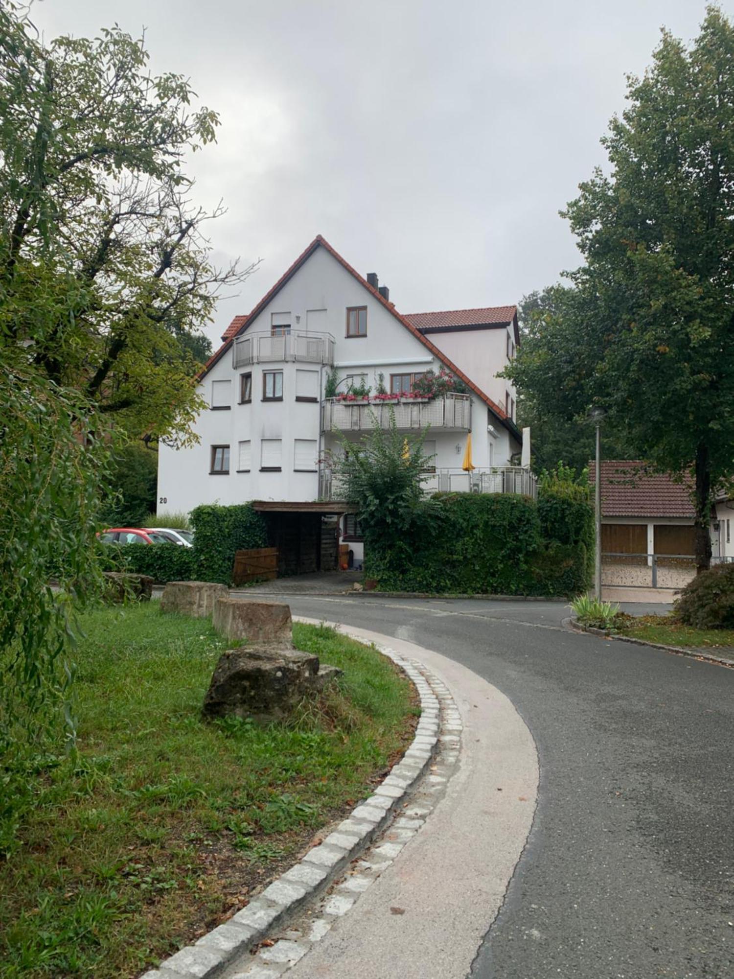 Kleines Dachzimmer Mit Balkon